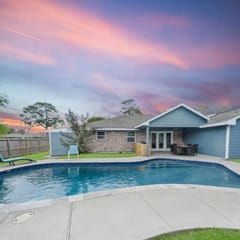Spacious 5BR Houston Home|PrivatePool, BBQ, Family