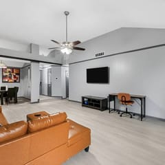 Spacious 4BR Near NASA & Kemah, King Bed