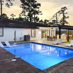 New Design Home with Pool, Patio, BBQ! 5BR 9 beds